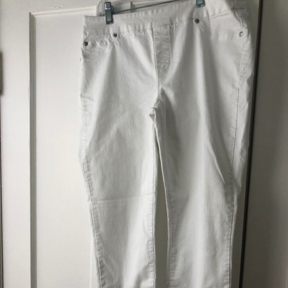 WHITE JEANS